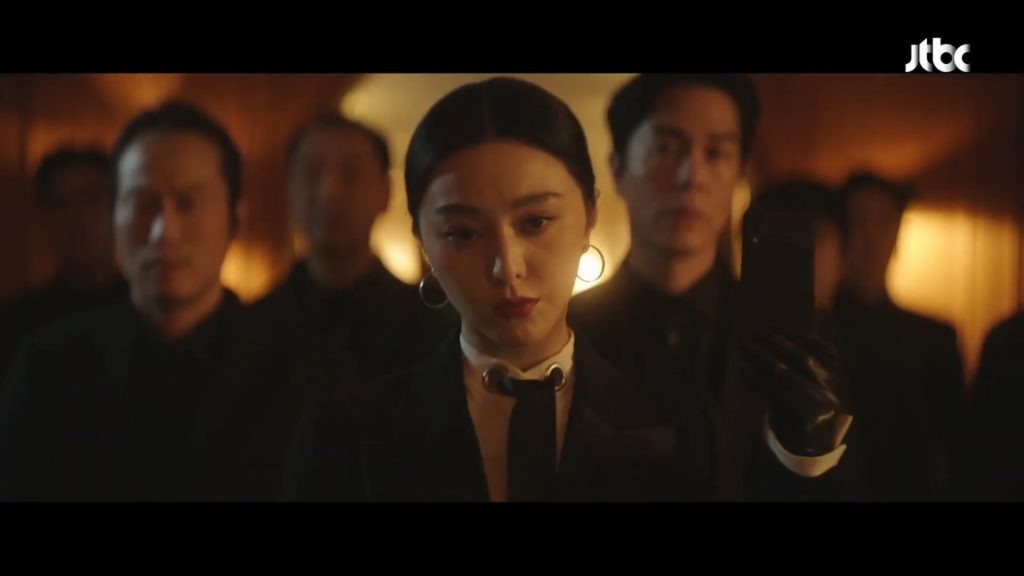 去年年初，范冰冰曾客串姜河娜和李裕英主演的韓劇《Insider》，全程英語對白，展現「范爺」霸氣。